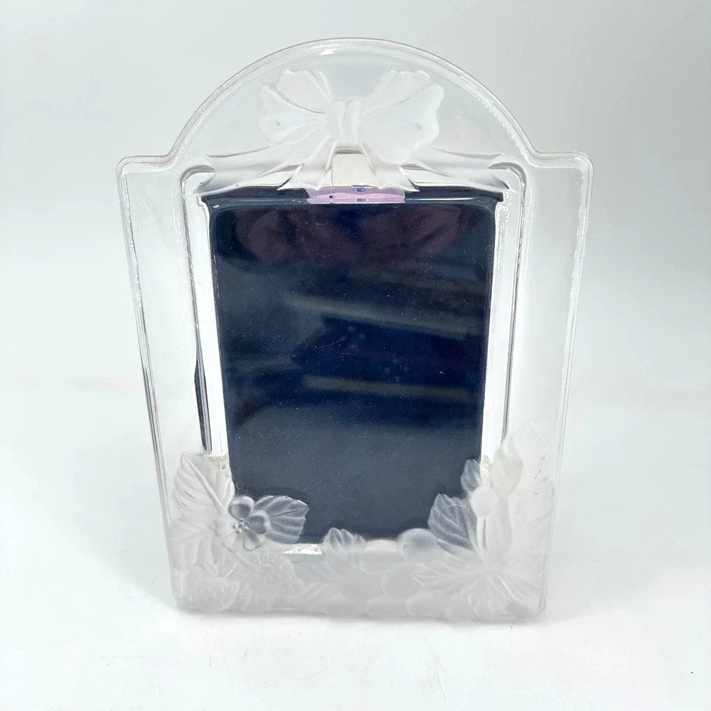 Vintage‎ Frosted Crystal 5x7 Picture Frame Bow Strawberry Cottagecore Decor